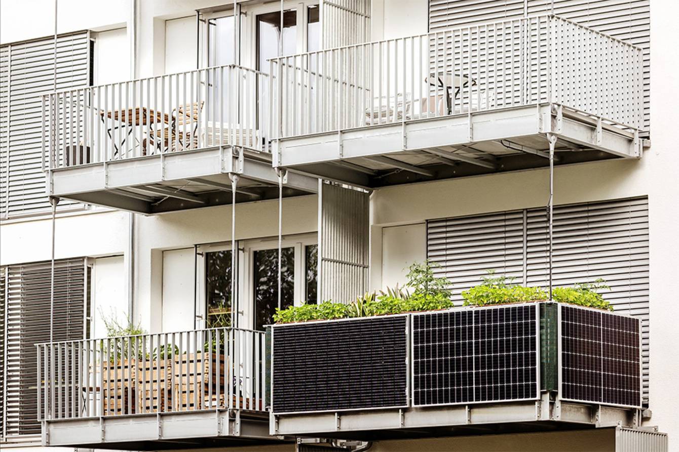 Balkon­kraftwerk bei W&G Baudienste GmbH in Pfungstadt